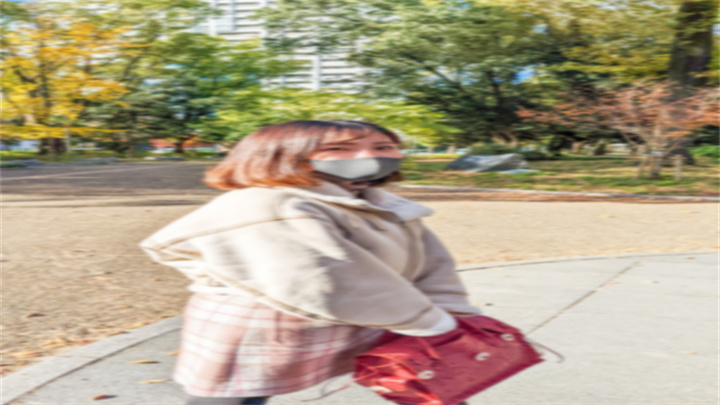 【无修正】学生时代关系很好的同学。带着明快关西腔的小姐姐微醺约会时眼神恍惚…。彼此忘记伴侣,贪婪地互相追求!